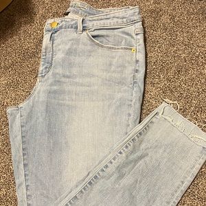 Universal Threads Light Wash Denim straight Leg Jean- Distressed ends